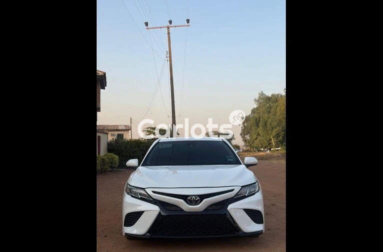 2019 TOYOTA CAMRY LE