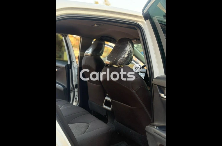 Nigerian Used 2019 TOYOTA CAMRY LE for sale in Kaduna - thumbnail 4