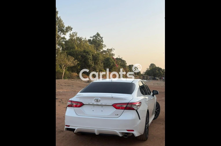 Nigerian Used 2019 TOYOTA CAMRY LE for sale in Kaduna - photo 5 of 7