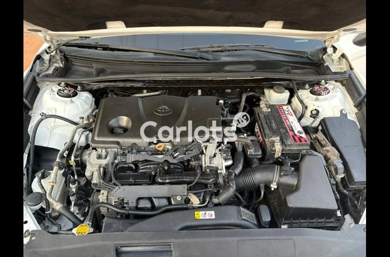 Nigerian Used 2019 TOYOTA CAMRY LE for sale in Kaduna - thumbnail 7