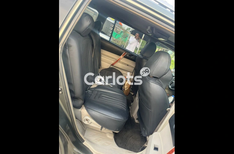 Nigerian Used TOKS STANDARD 2010 TOYOTA HIGHLANDER LIMITED for sale in Ajah, Lagos - photo 3 of 7
