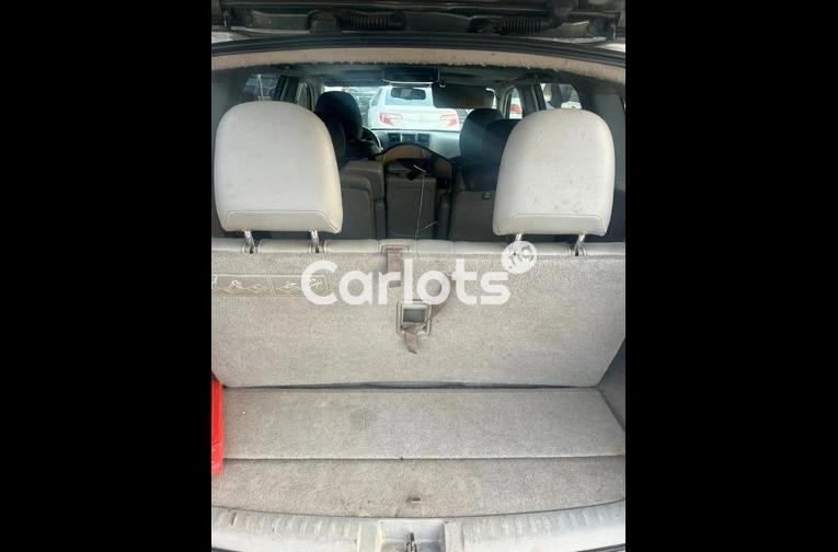 Nigerian Used TOKS STANDARD 2010 TOYOTA HIGHLANDER LIMITED for sale in Ajah, Lagos - photo 4 of 7