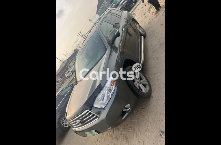 Nigerian Used TOKS STANDARD 2010 TOYOTA HIGHLANDER LIMITED for sale in Ajah, Lagos - photo 5 of 7