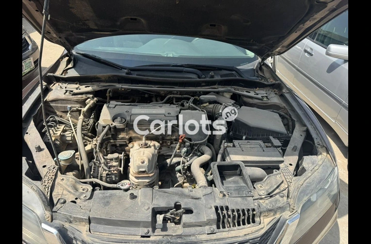 HONDA COUPE 2013 - 2/7