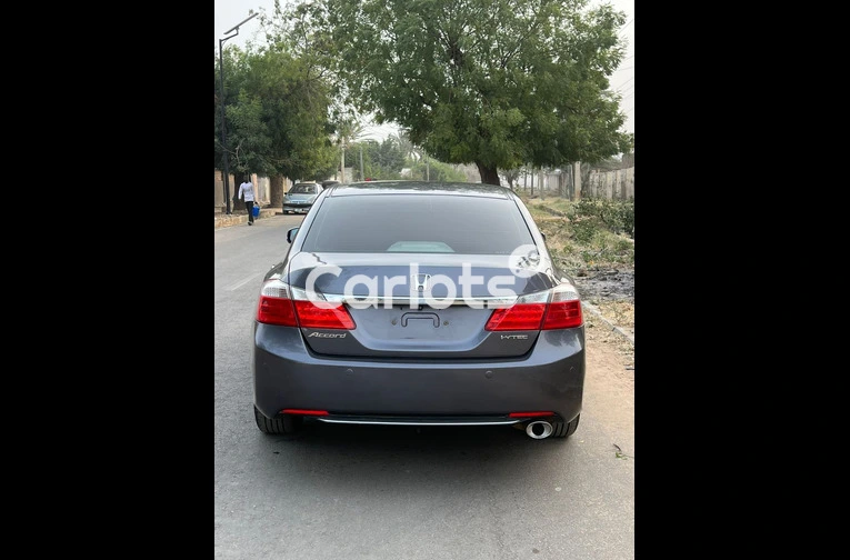 HONDA ACCORD 2013 - 6/7
