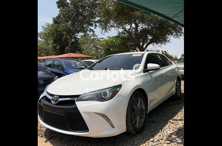 EXTREMELY CLEAN FOREIGN USED 2016 TOYOTA CAMRY WITH ORIGINAL CUSTOM DUTY for sale in Abuja, FCT - thumbnail 2