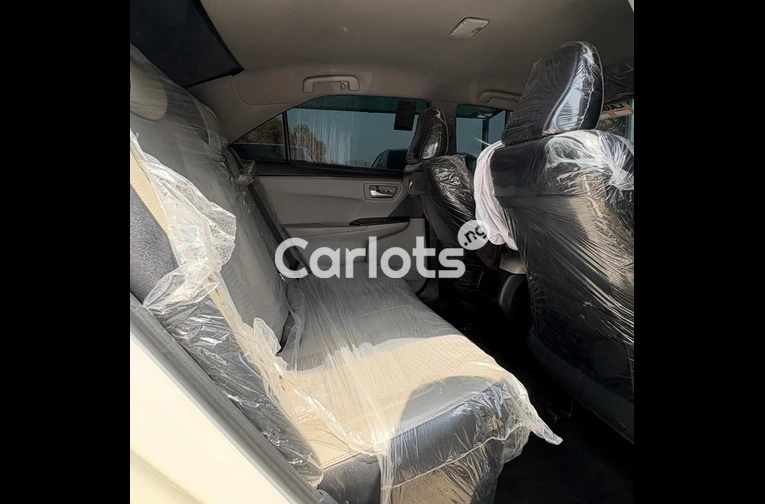 EXTREMELY CLEAN FOREIGN USED 2016 TOYOTA CAMRY WITH ORIGINAL CUSTOM DUTY for sale in Abuja, FCT - thumbnail 5