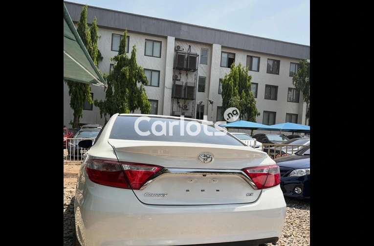 EXTREMELY CLEAN FOREIGN USED 2016 TOYOTA CAMRY WITH ORIGINAL CUSTOM DUTY for sale in Abuja, FCT - photo 6 of 7