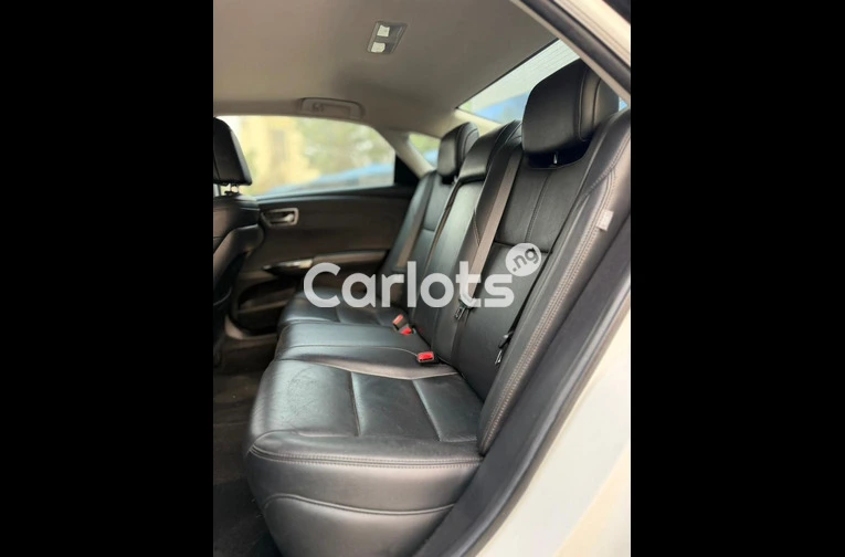 Foreign used Toyota Avalon 2016 model full option for sale in Abuja, FCT - thumbnail 3