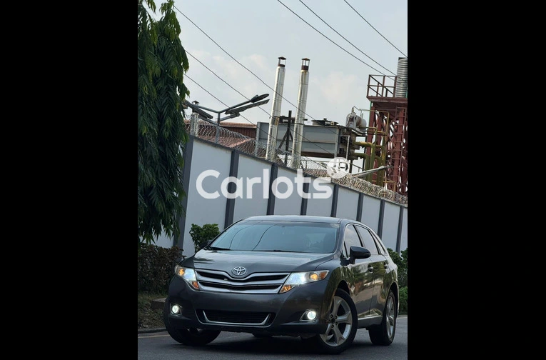 Nigerian Used 2013 KEYLESS TOYOTA VENZA FOR SALE in Lagos - thumbnail 2