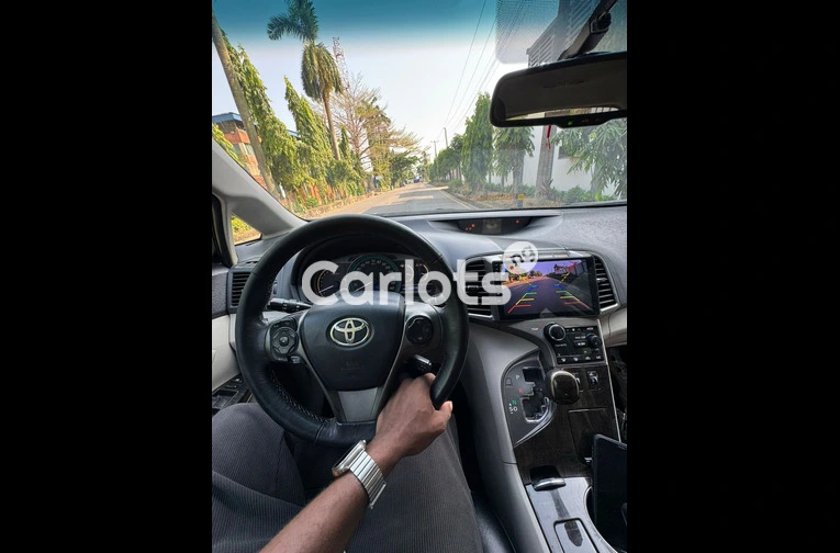 Nigerian Used 2013 KEYLESS TOYOTA VENZA FOR SALE in Lagos - photo 3 of 7