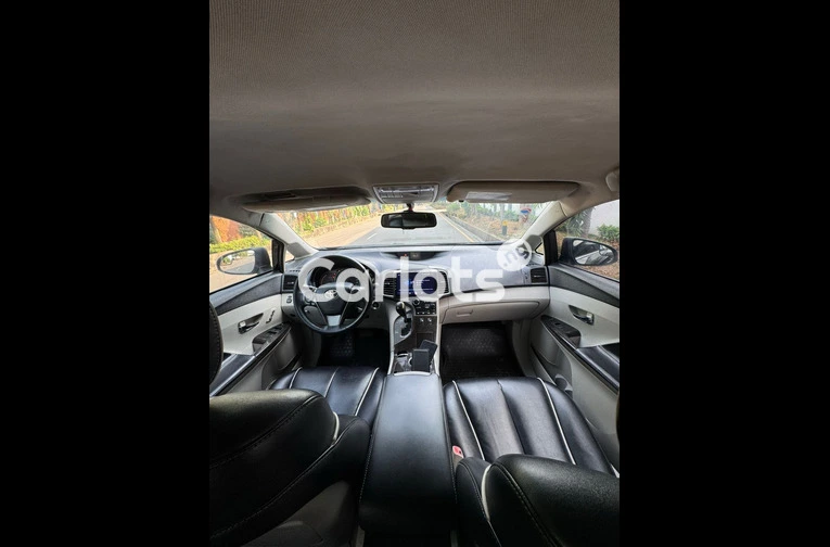 Nigerian Used 2013 KEYLESS TOYOTA VENZA FOR SALE in Lagos - photo 4 of 7
