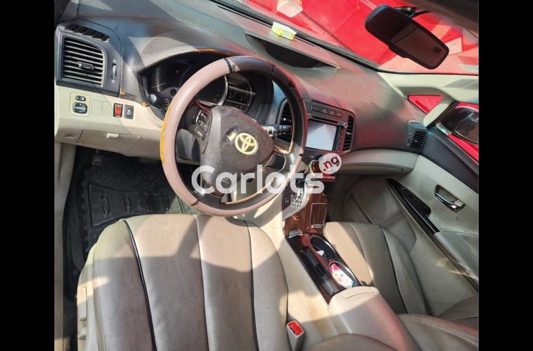 Nigerian Used 2010 TOYOTA VENZA 4CYL for sale in Lagos - thumbnail 2