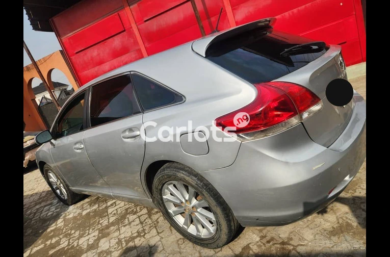 Nigerian Used 2010 TOYOTA VENZA 4CYL for sale in Lagos - photo 4 of 4
