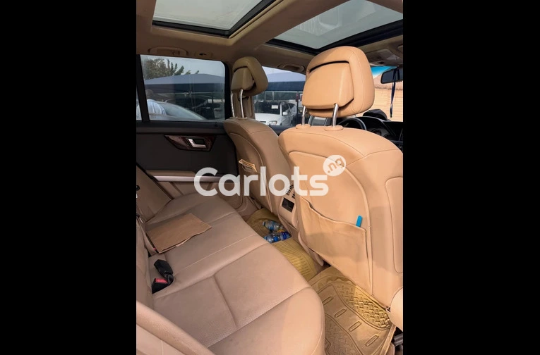 Extremely Clean 2011 Mercedes GLK 350 - 3/7