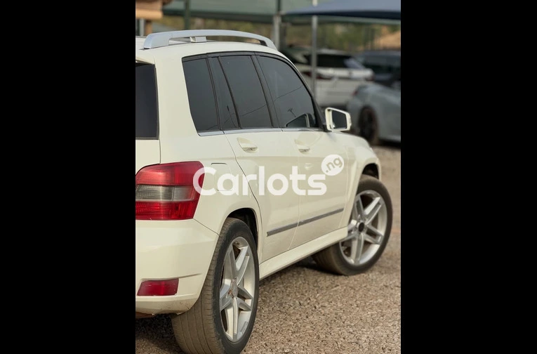Extremely Clean 2011 Mercedes GLK 350 - 6/7