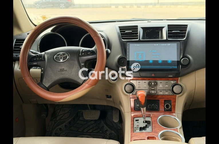 Nigerian Used 2011 KEYLESS TOYOTA HIGHLANDER for sale in Kaduna - photo 4 of 7