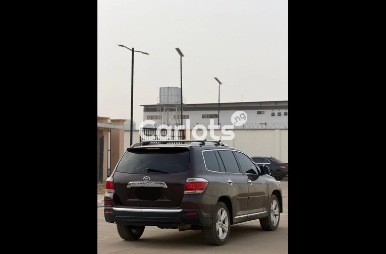 Nigerian Used 2011 KEYLESS TOYOTA HIGHLANDER for sale in Kaduna - thumbnail 7