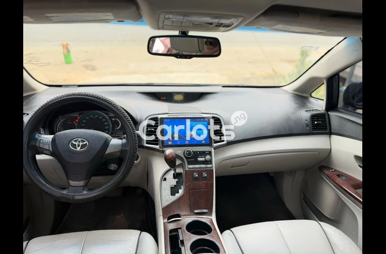 2010 TOYOTA VENZA FULL OPTION for sale in Abuja, FCT - thumbnail 2
