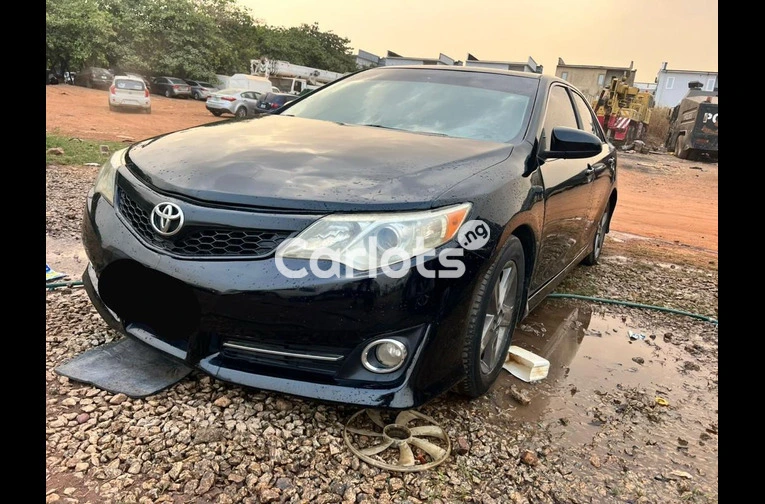 2013 TOYOTA CAMRY SE - 1/6