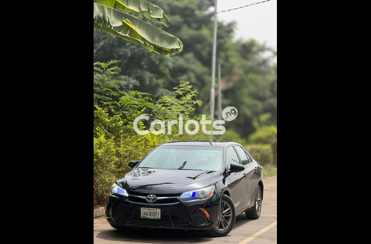 2016 TOYOTA CAMRY S E - 1/7
