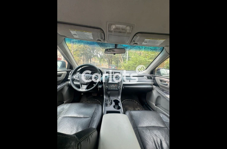 2016 TOYOTA CAMRY S E - 2/7