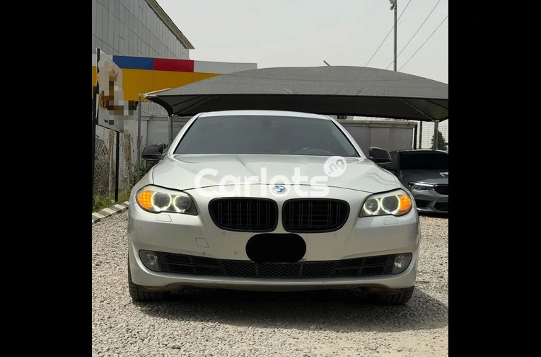 Nigerian Used 2012 BMW 5 SERIES 535i F10 for sale in Abuja, FCT - thumbnail 3