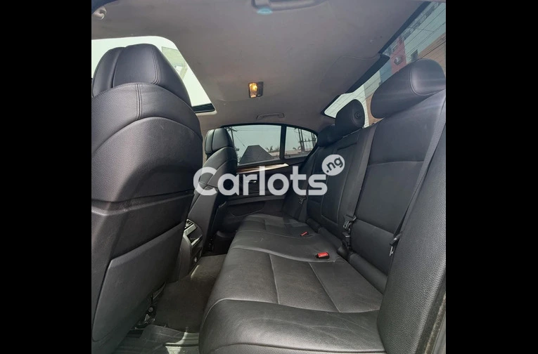 Nigerian Used 2012 BMW 5 SERIES 535i F10 for sale in Abuja, FCT - thumbnail 5