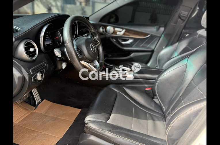 Nigerian Used 2016 MERCEDES BENZ C400 FULL OPTION AMG TRIM for sale in Kaduna - photo 3 of 7