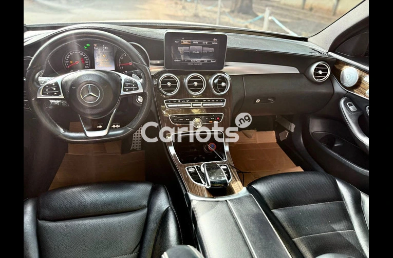 Nigerian Used 2016 MERCEDES BENZ C400 FULL OPTION AMG TRIM for sale in Kaduna - thumbnail 4