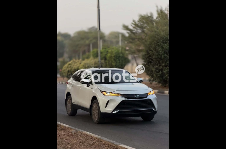 Foreign Used 2022 Toyota Venza for sale in Asokoro, FCT - thumbnail 3