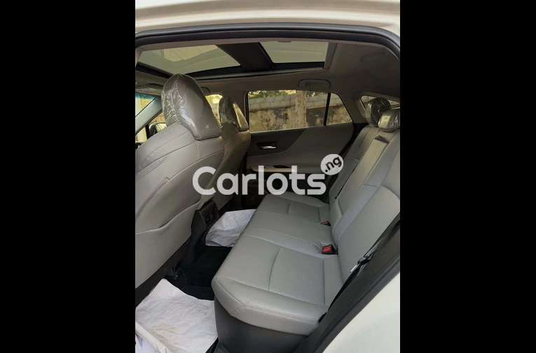 Foreign Used 2022 Toyota Venza for sale in Asokoro, FCT - photo 6 of 7