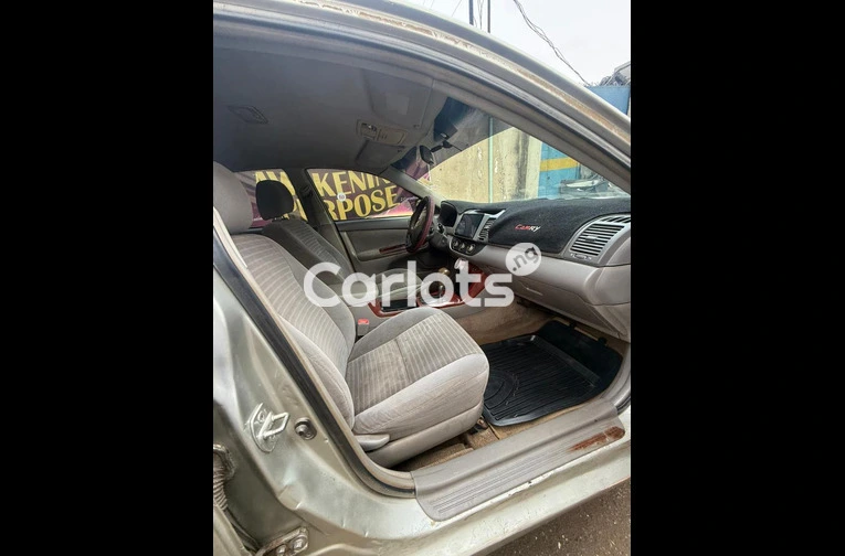 2004 Toyota Camry - 2/6