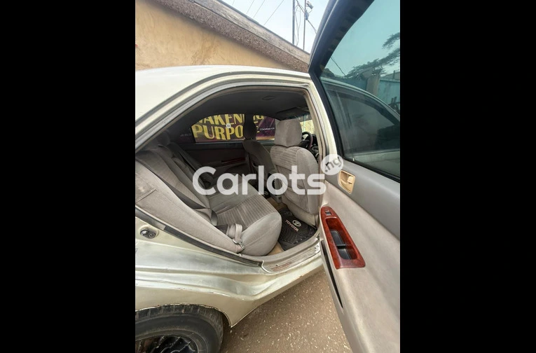 2004 Toyota Camry - photo 3 of 6