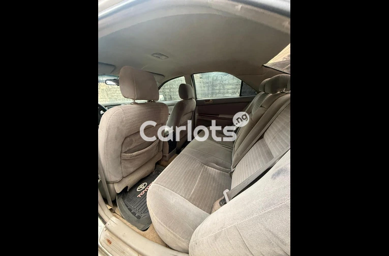 2004 Toyota Camry - thumbnail 4