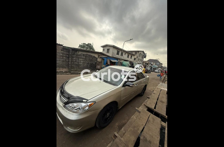 2004 Toyota Camry - thumbnail 6