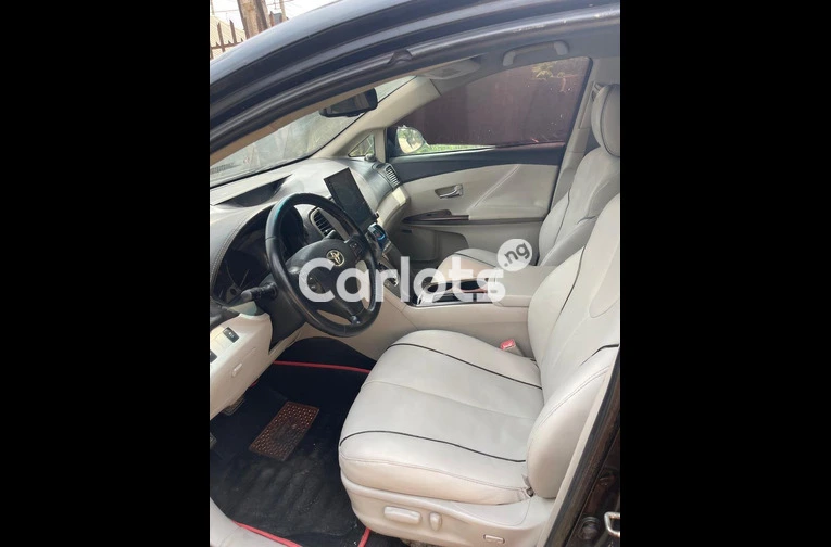2011 KEYLESS TOYOTA VENZA - 2/5