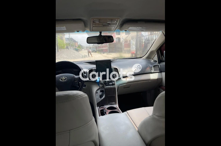Nigerian Used 2011 KEYLESS TOYOTA VENZA for sale in Lagos - photo 3 of 5
