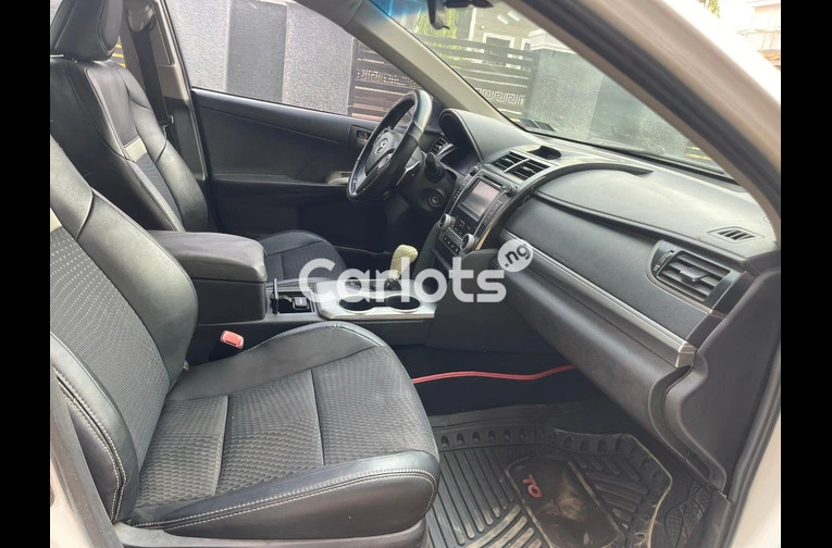Nigerian Used 2013 TOYOTA CAMRY for sale in Abuja, FCT - thumbnail 3