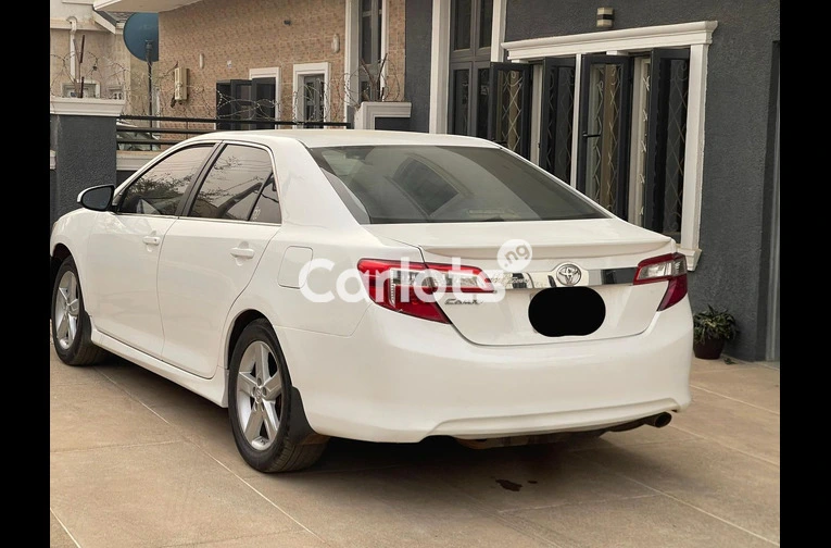 Nigerian Used 2013 TOYOTA CAMRY for sale in Abuja, FCT - thumbnail 5