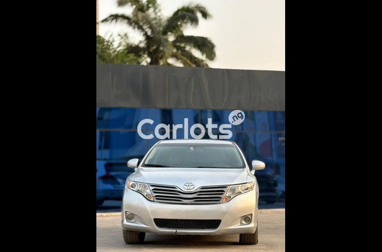 Belgium standard Toyota Venza 2010 model - 1/7