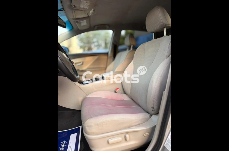 Belgium standard Toyota Venza 2010 model for sale in Abuja, FCT - photo 5 of 7