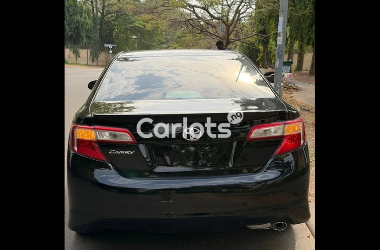EXTREMELY CLEAN NIGERIAN USED 2013 TOYOTA CAMRY