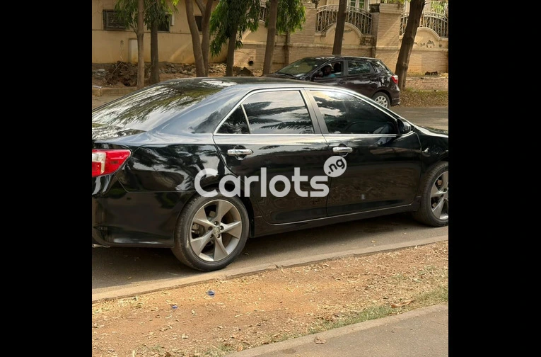 EXTREMELY CLEAN NIGERIAN USED 2013 TOYOTA CAMRY for sale in Abuja, FCT - photo 4 of 7