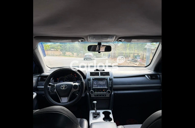 EXTREMELY CLEAN NIGERIAN USED 2013 TOYOTA CAMRY for sale in Abuja, FCT - thumbnail 3