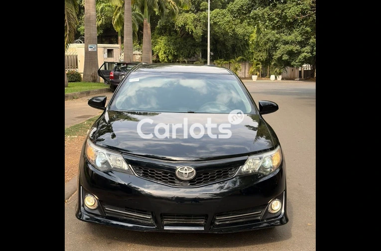 EXTREMELY CLEAN NIGERIAN USED 2013 TOYOTA CAMRY for sale in Abuja, FCT - thumbnail 6