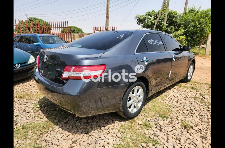 FOREIGN USED 2011 TOYOTA CAMRY LE for sale in Kaduna - photo 5 of 7
