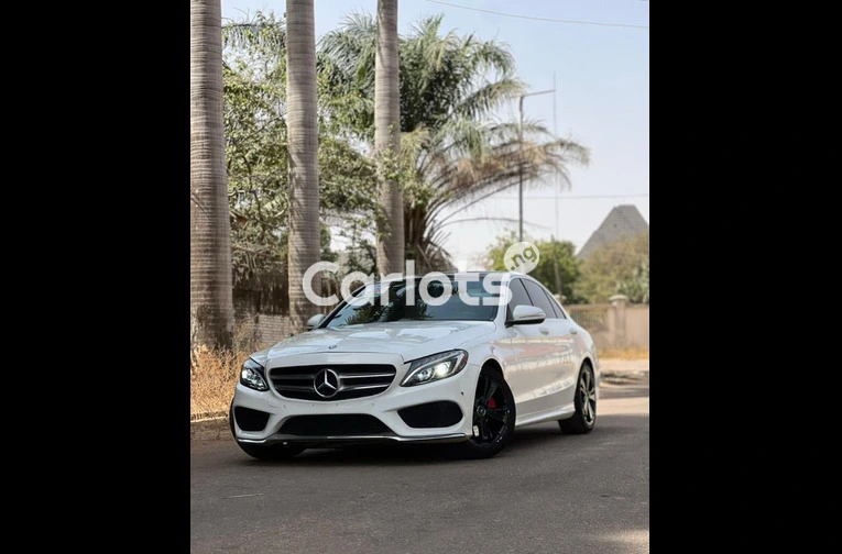 FOREIGN USED 2015 MERCEDES BENZ C300 FULL OPTION - 1/7