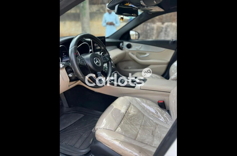 FOREIGN USED 2015 MERCEDES BENZ C300 FULL OPTION for sale in Kaduna - thumbnail 3