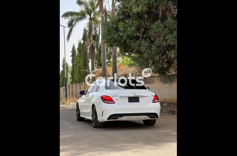 FOREIGN USED 2015 MERCEDES BENZ C300 FULL OPTION for sale in Kaduna - photo 6 of 7